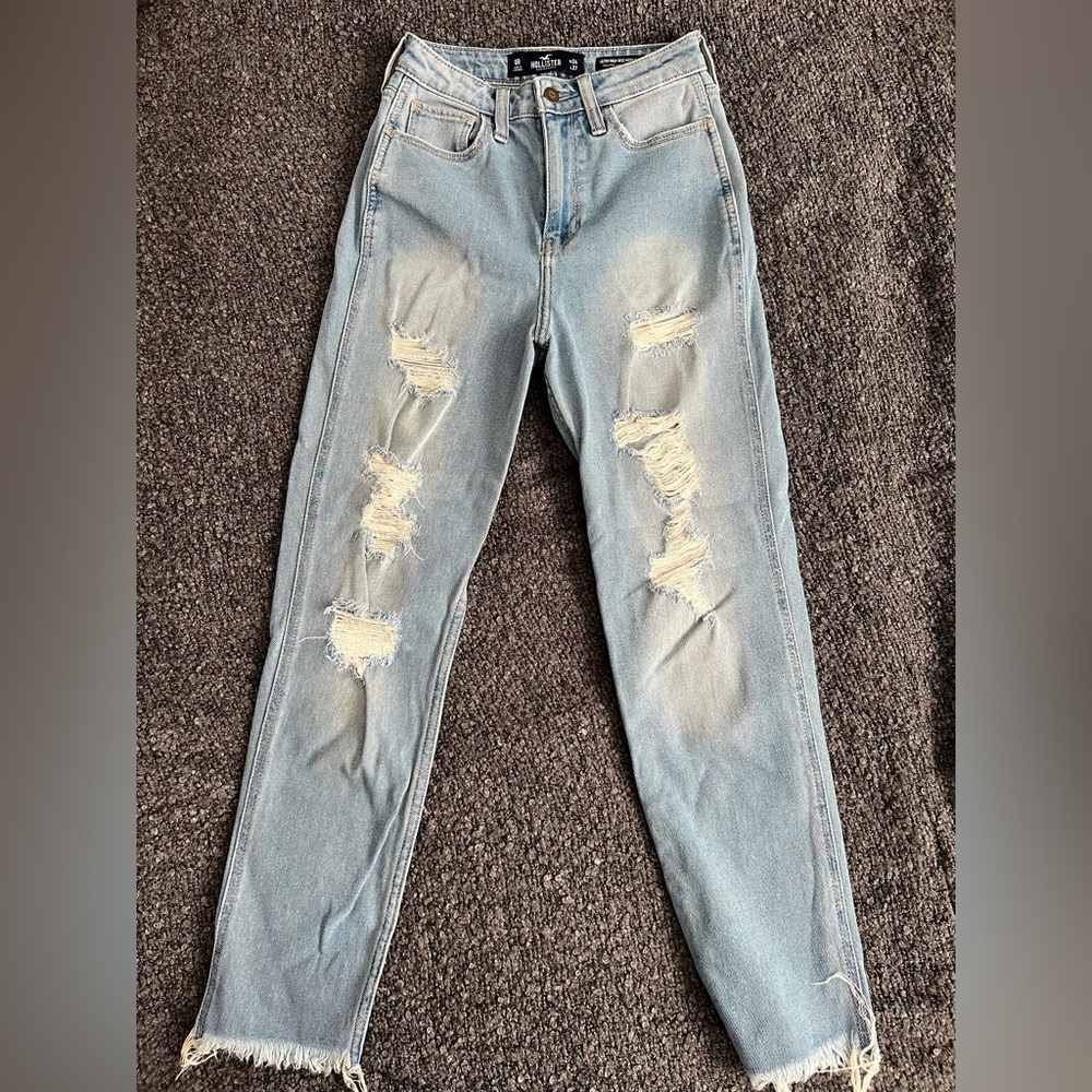Hollister Ultra High-Rise Mom Jean